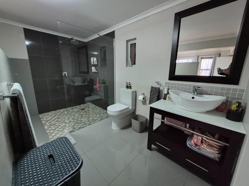 To Let 4 Bedroom Property for Rent in Oude Westhof Western Cape